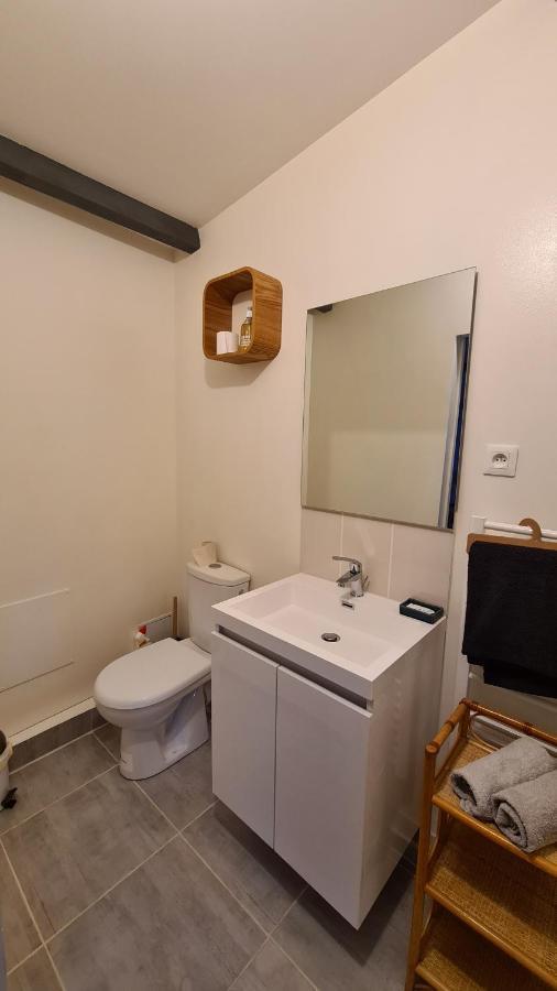 Charmant Logement Avec Parking Apartment Orvault Ngoại thất bức ảnh