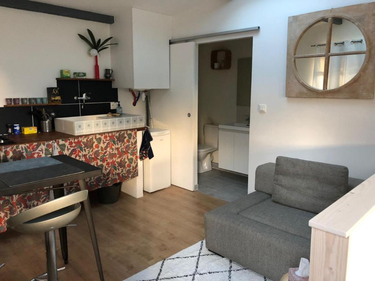 Charmant Logement Avec Parking Apartment Orvault Ngoại thất bức ảnh