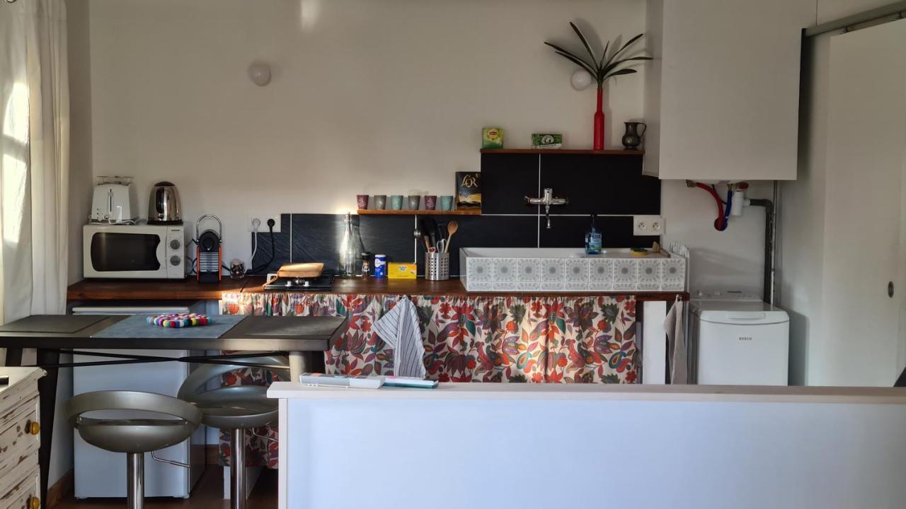 Charmant Logement Avec Parking Apartment Orvault Ngoại thất bức ảnh