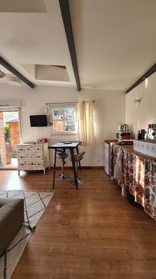 Charmant Logement Avec Parking Apartment Orvault Ngoại thất bức ảnh